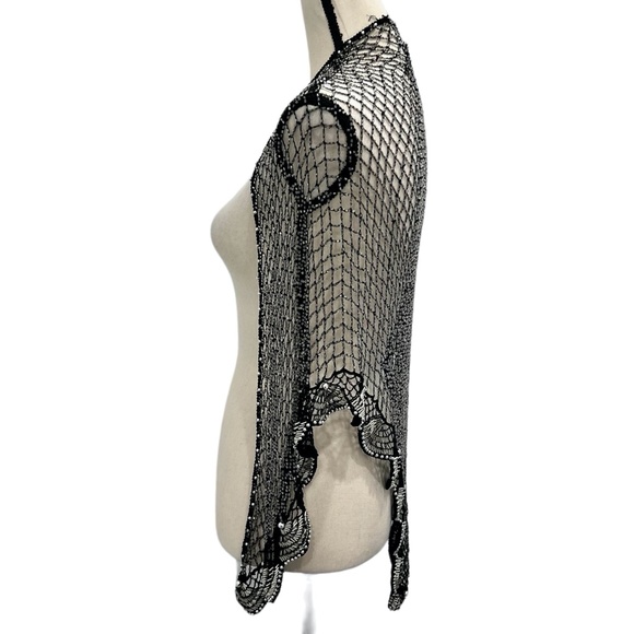 VINTAGE BLACK BEADED CROCHETED SHAWL WRAP W SILVER BEADS & SCALLOPED EDGES - Picture 9 of 16